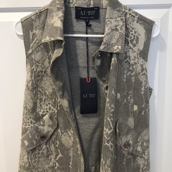 Vest - Picture 5 of 6